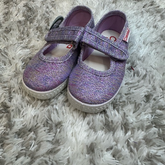 Cienta Sparkly Purple Kids' Dress Shoes - Picture 4 of 4